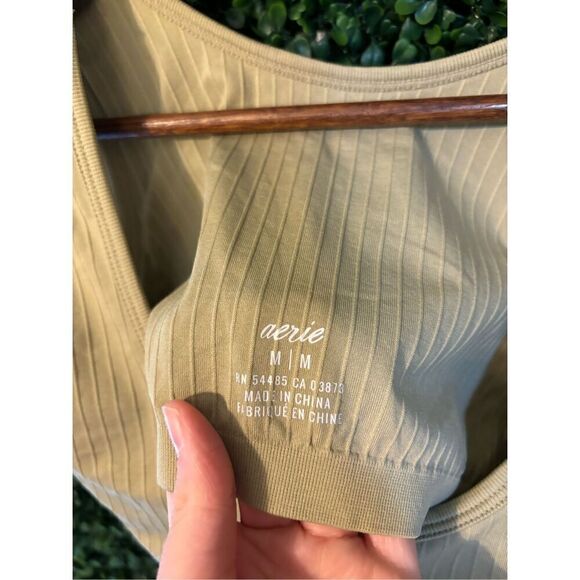 Aerie Green Ribbed Cropped Tank Top Sz Medium - Picture 3 of 3